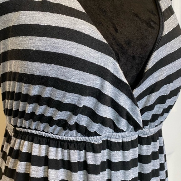 Beautiful Plunging Neckline comfortable Maxi Dress - Picture 3 of 10